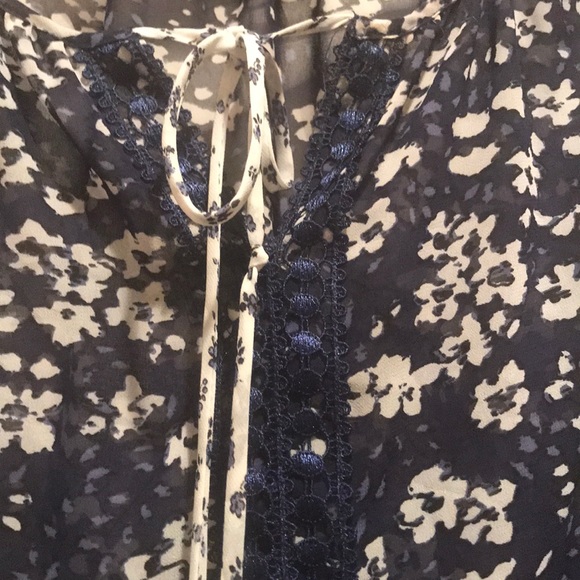 Beautiful all year around  blouse - Picture 6 of 8